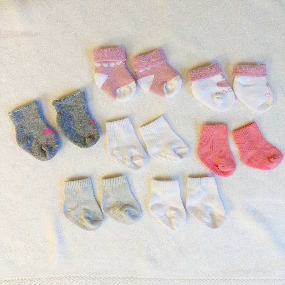 Lot of Seven Pairs of NEW Fruit of the Loom Baby Girl Socks, size 0-6 months
